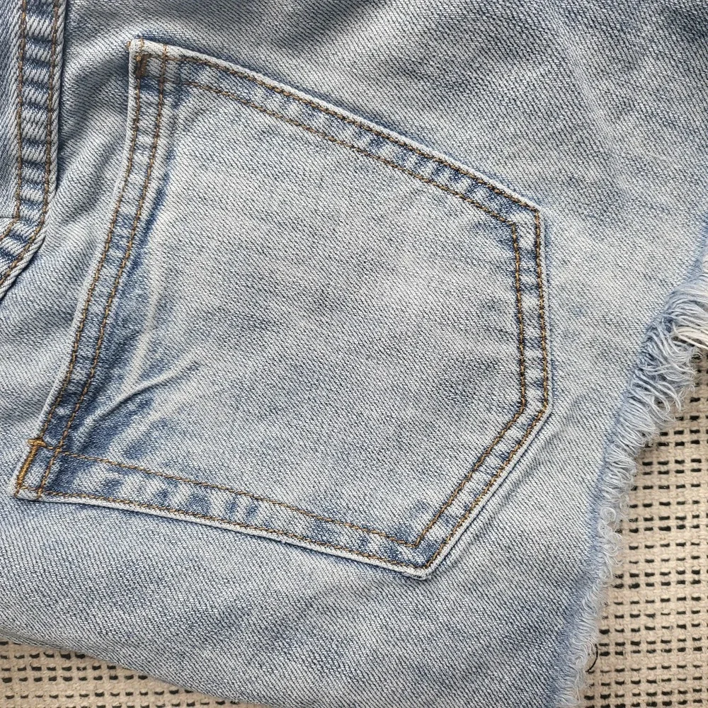 Levis 501 Shorts‎ Womens 28 Blue Denim Button Fly Raw Hem Distressed High Rise